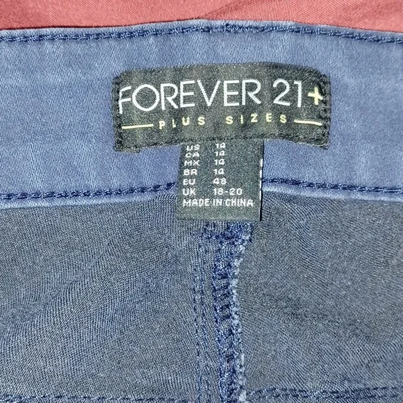 Bundle Of Women's Plus Size Bottoms Size 14 - Picture 15 of 16